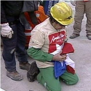 Chilean miner praying. www.cfnews13.com/.../chile-mine-rescue-1013.jpg